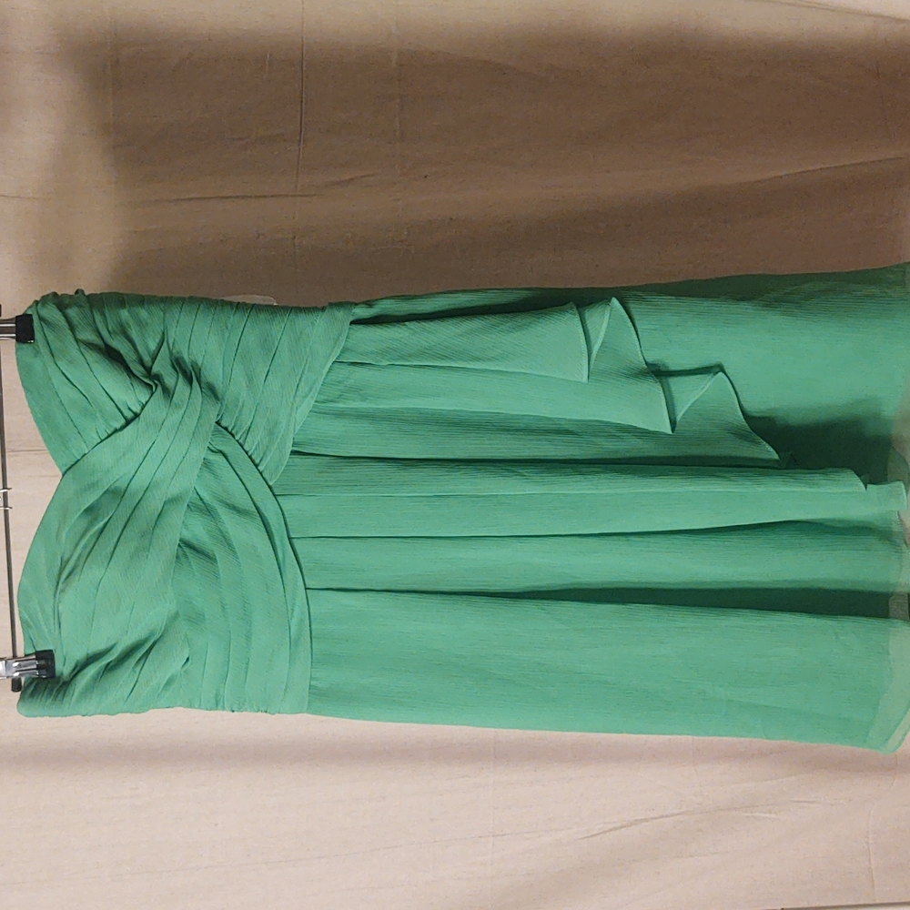 David's Bridal green strapless dress. Size 6. Used but decent.